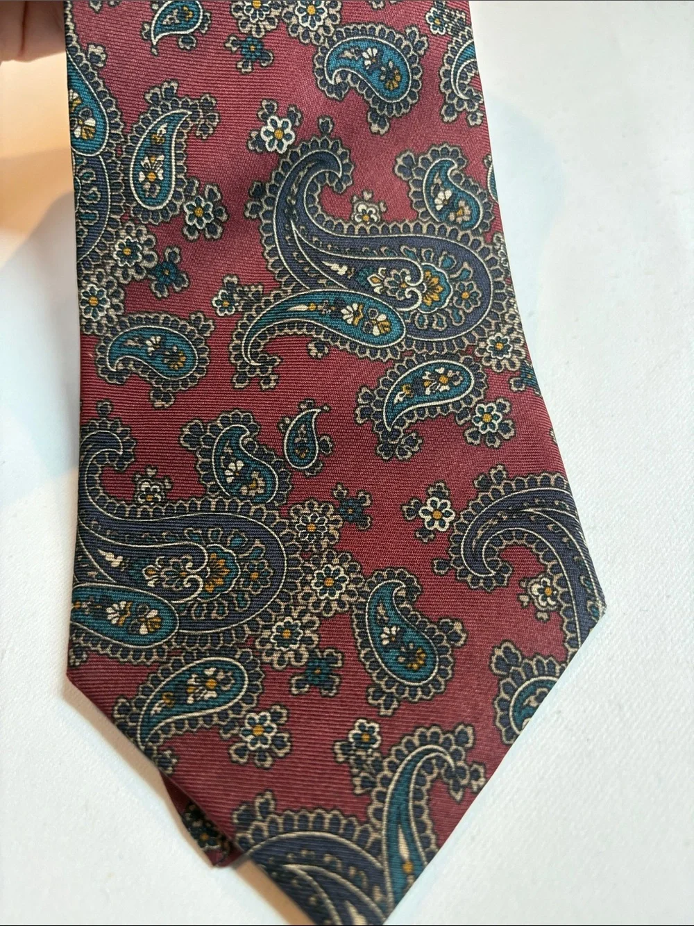 Burberrys Vintage Burgundy Navy Paisley Silk tie